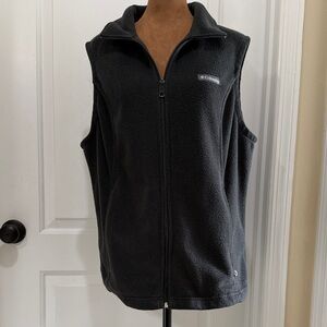 Columbia Woman’s Zip Up Fleece Vest in Black XL